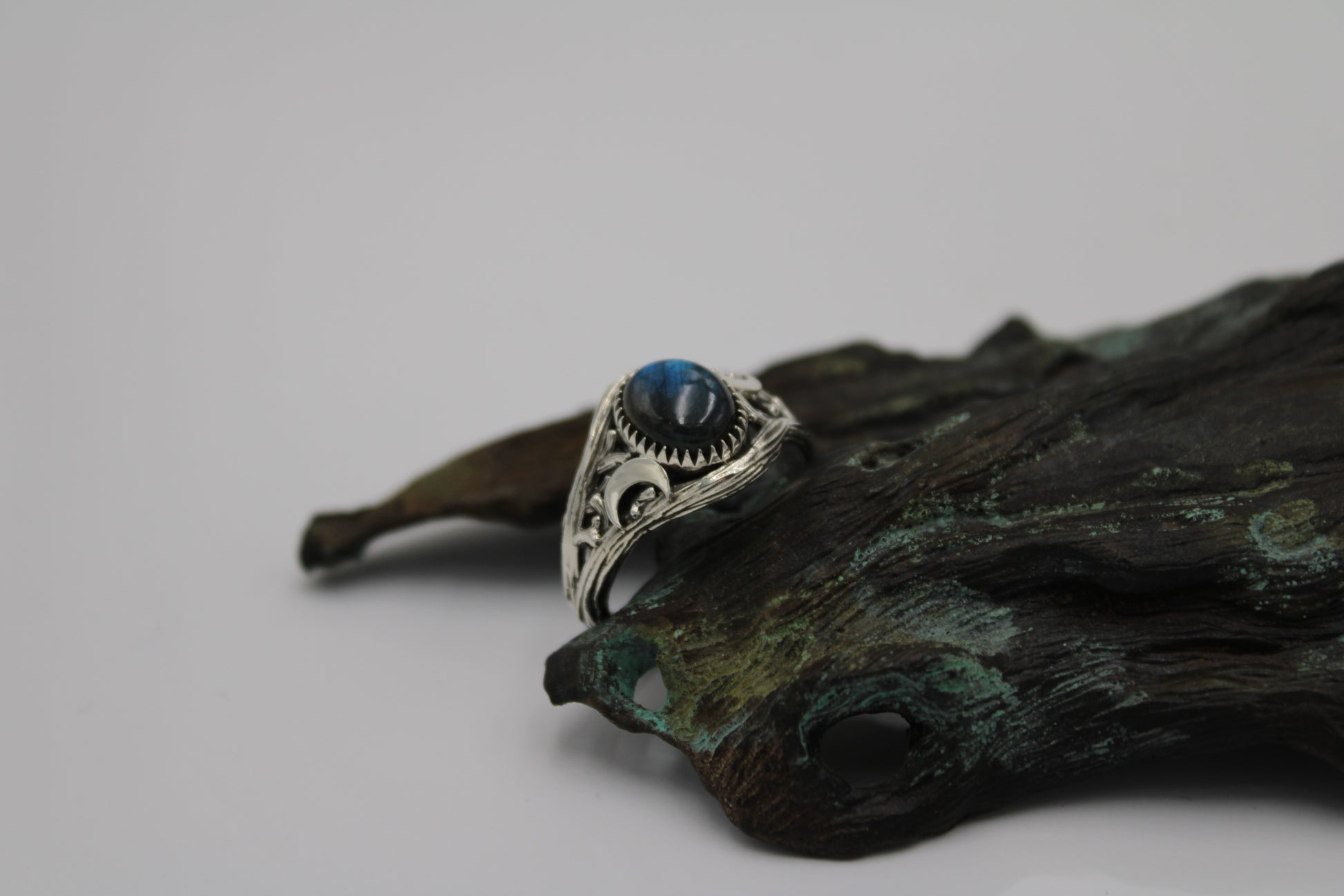 Witchlight Ring - Labradorite Sterling Silver Ring - JF Fantasy Jewelry