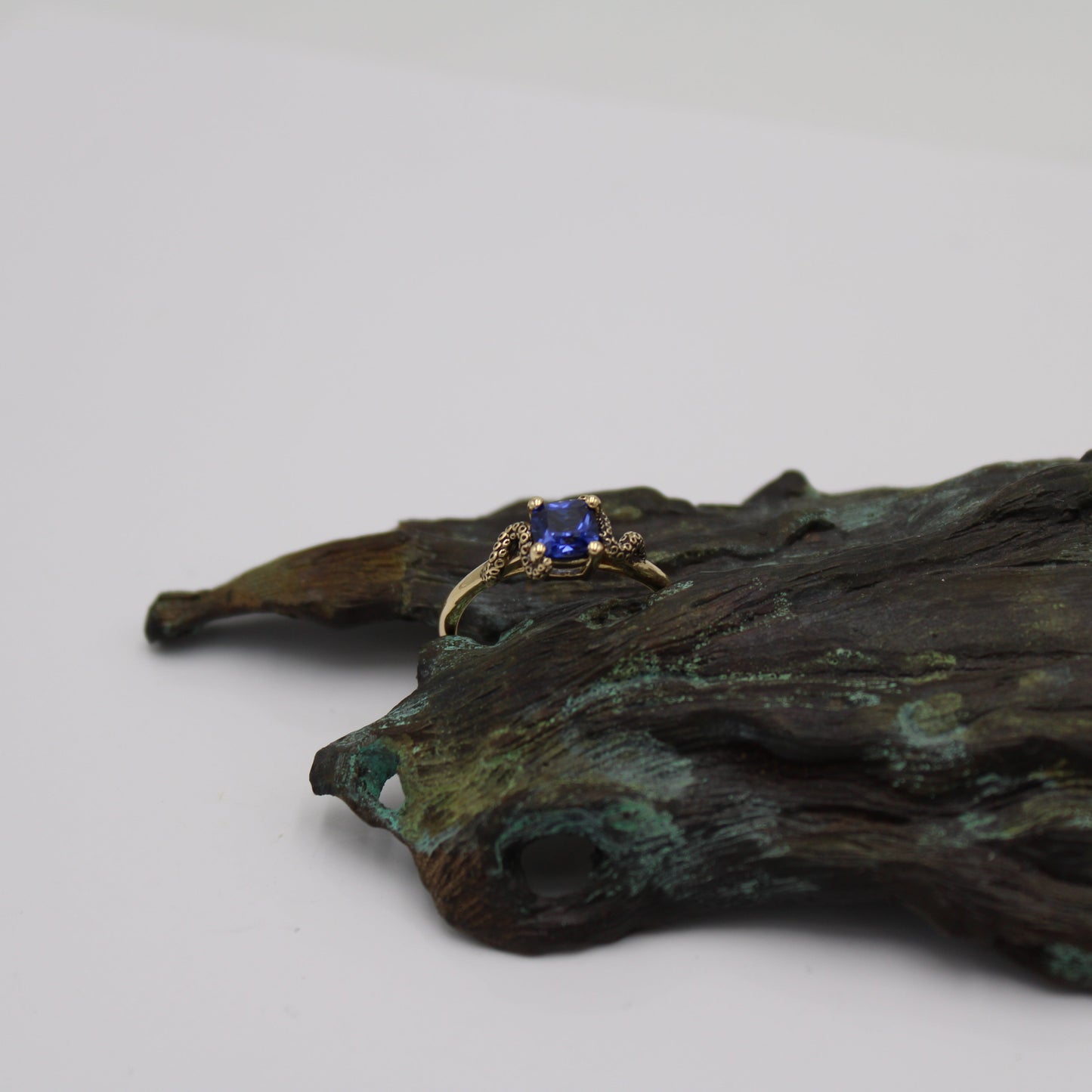 The Kraken's Embrace - Blue Sapphire