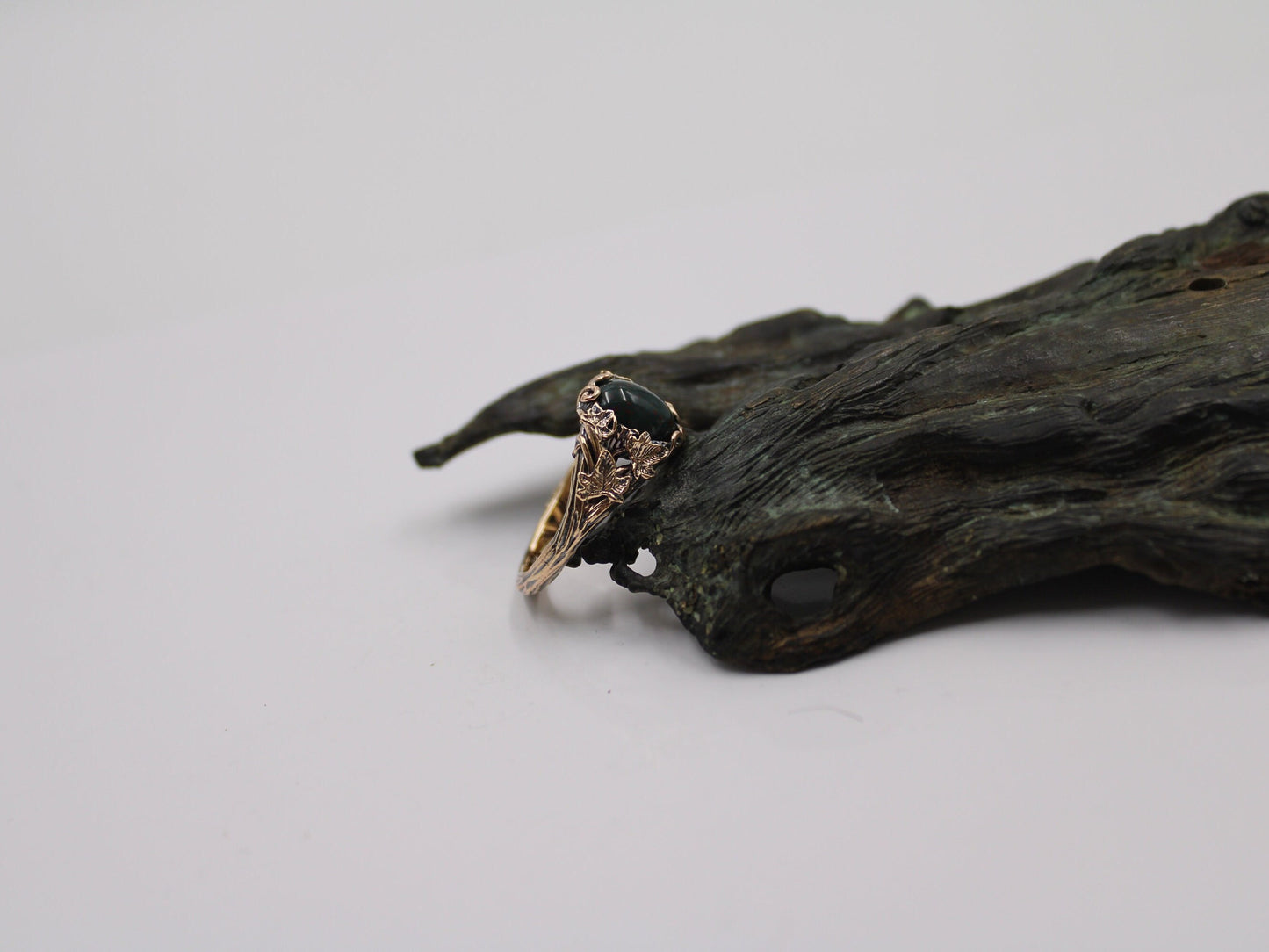 Golden Bloodstone Ivy