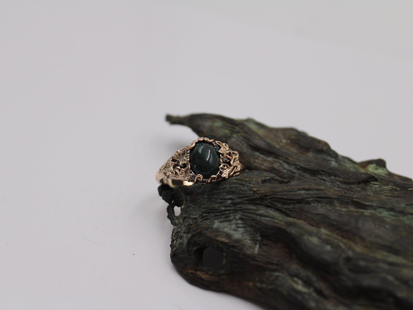 Golden Bloodstone Ivy