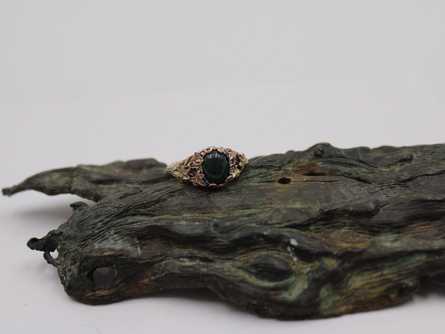 Golden Bloodstone Ivy