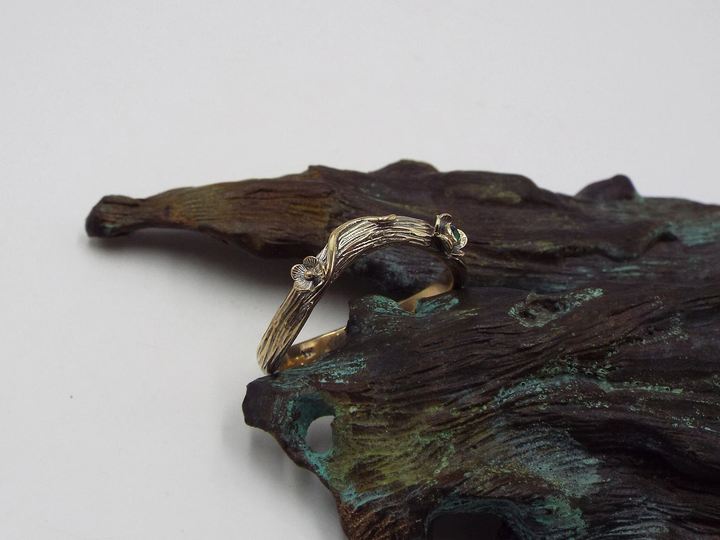 Emerald Golden Curved Flower Band - JF Fantasy Jewelry