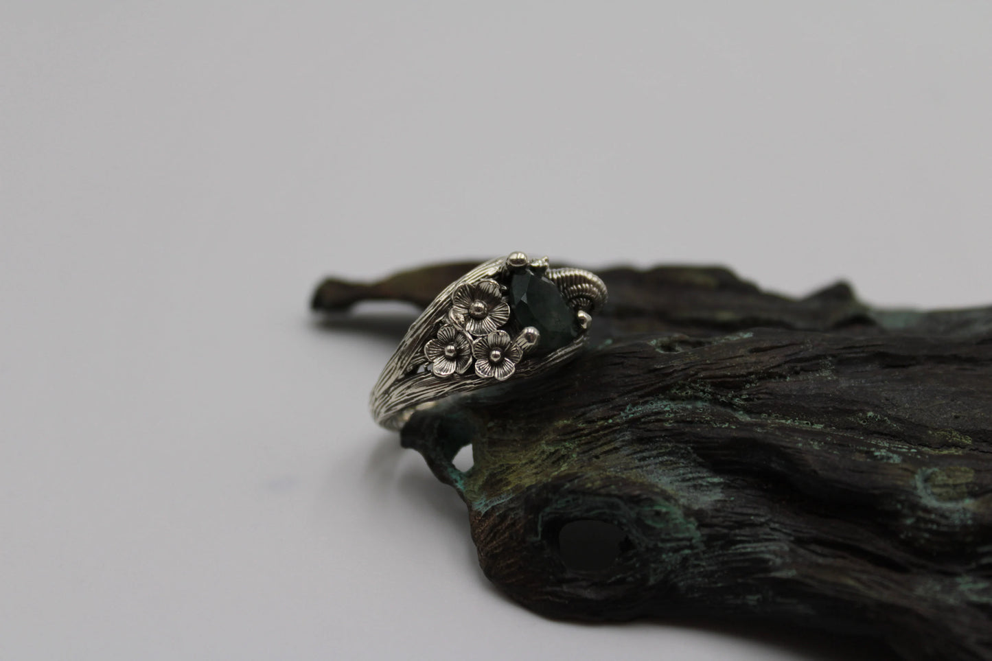 Floral Trails - Moss Agate Snail Ring - JF Fantasy Jewelry