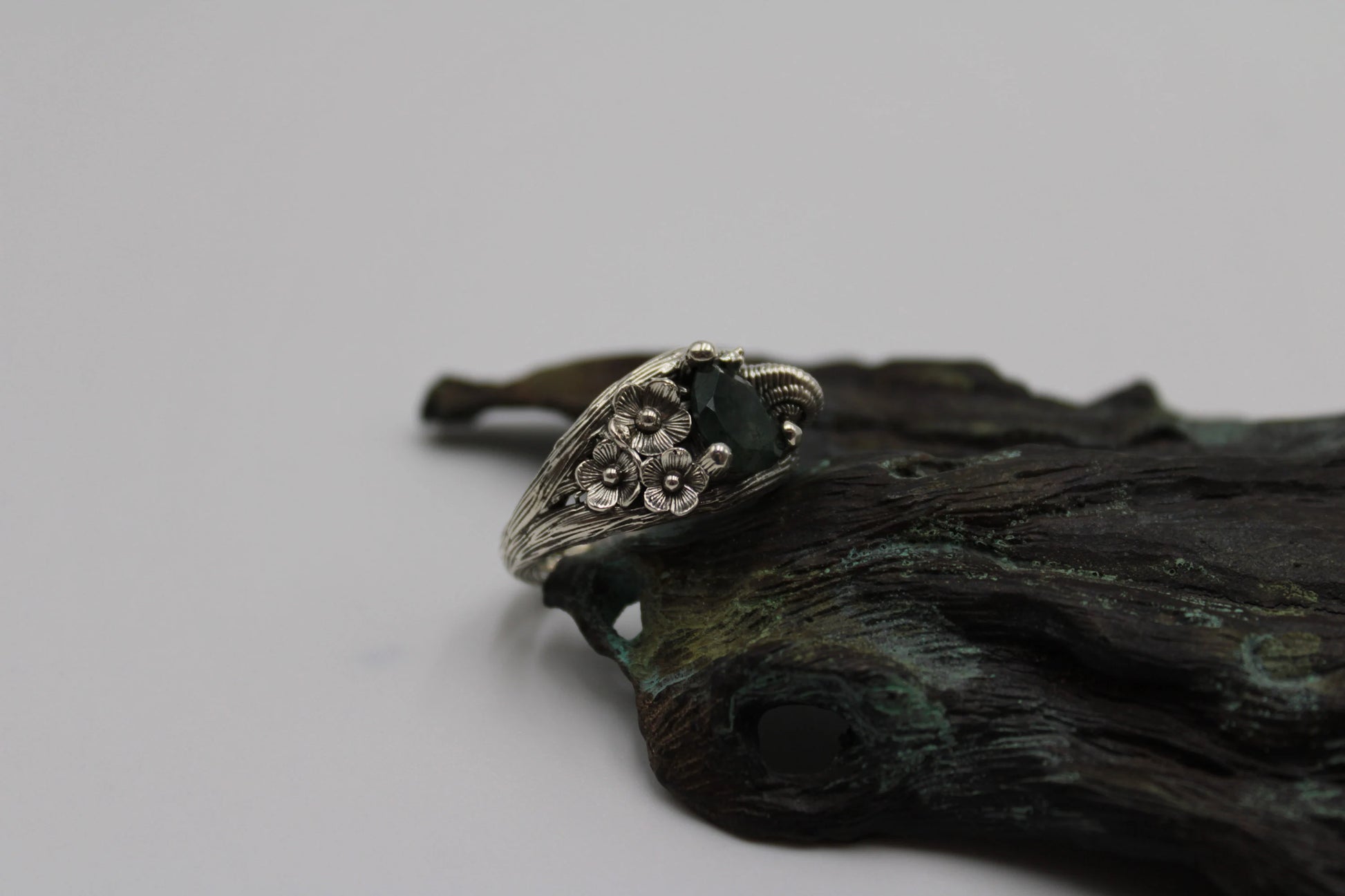 Floral Trails - Moss Agate Snail Ring - JF Fantasy Jewelry