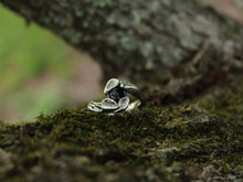 Load image into Gallery viewer, Leafy Trails - Black Onyx Snail Ring
