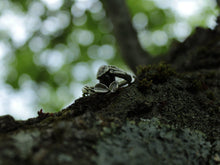 Load image into Gallery viewer, Leafy Trails - Black Onyx Snail Ring
