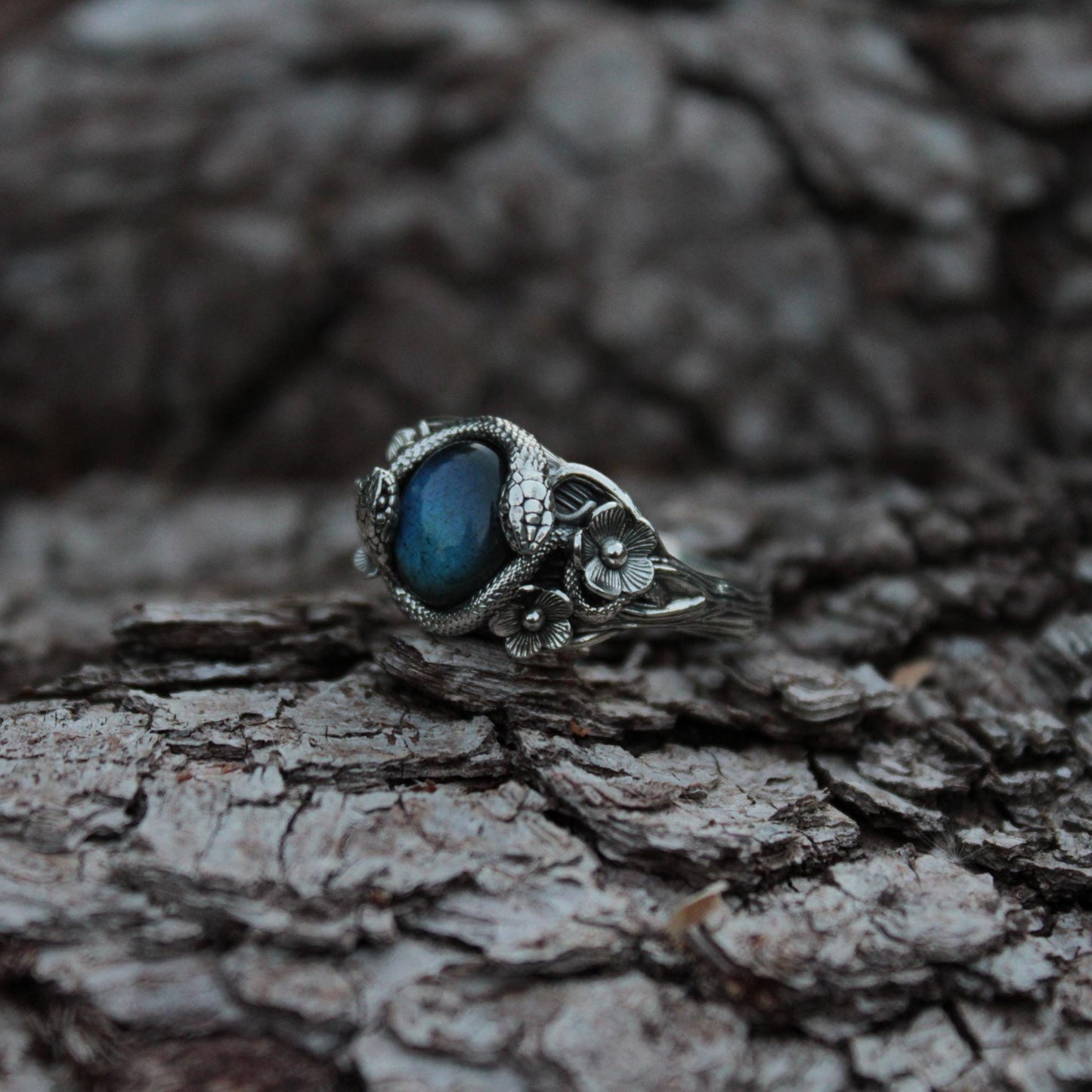 Snake & Bloom Ring – Labradorite Serpent Ring