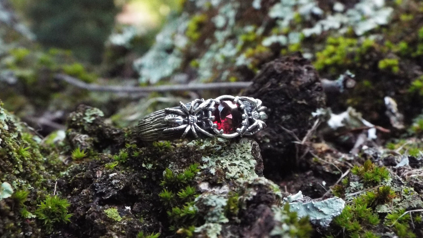 Garnet Tree Knot Spider Ring - JF Fantasy Jewelry